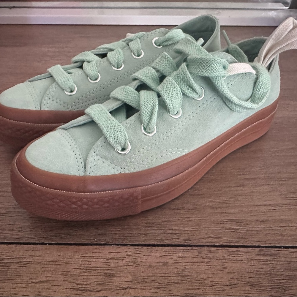 Converse Sneaker in Mint and Brown
